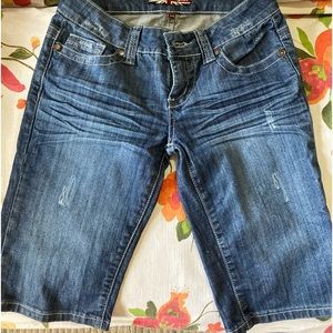 Moto bermuda jeans distressed size 26 fits likes 24
